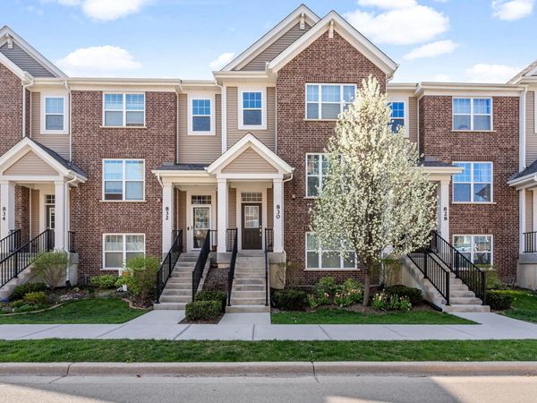 830 Center Street , Des Plaines, IL 60016