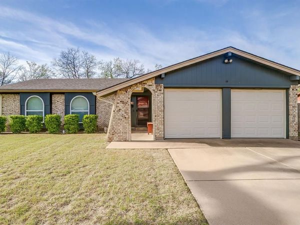 521 Nathan Street, Burleson, TX 76028