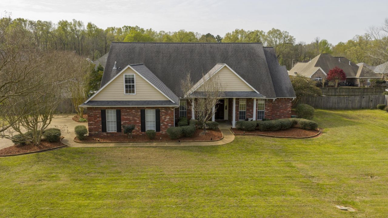 207 Gardenia Dr, Starkville, MS 39759 Main Photo