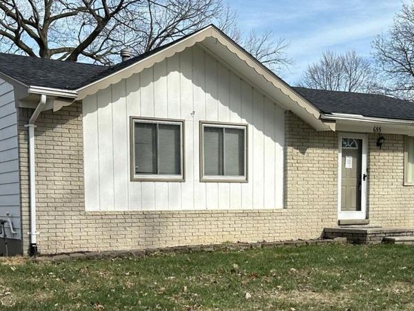 655 Robinwood Drive, Troy, MI 48083