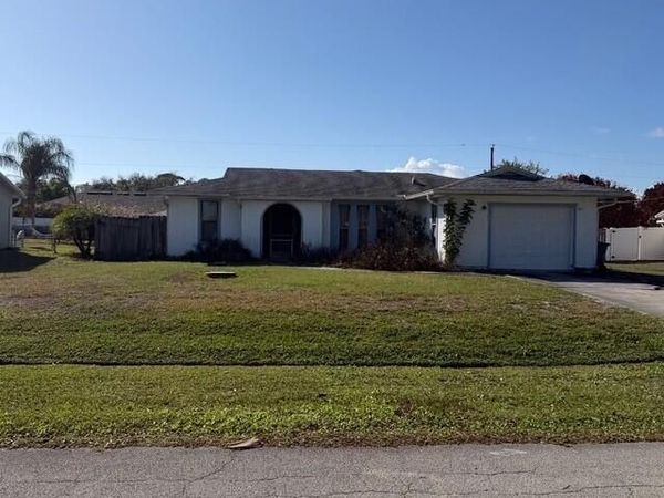 2502 SE Calusa Avenue SE, Port St. Lucie, FL 34952