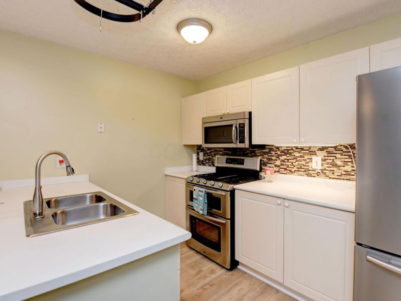 4704 Hobson Drive, Unit 4A, Columbus, OH 43228 Photo 18