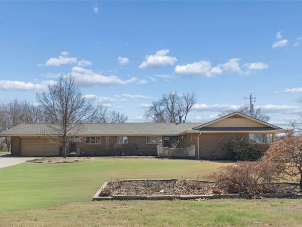 7254 Wilshire Boulevard, Windsor Heights, IA 50324