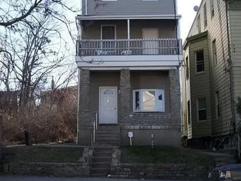 241 E University Avenue, Cincinnati, OH 45219 Photo 2