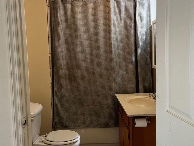 241 E University Avenue, Cincinnati, OH 45219 Photo 5