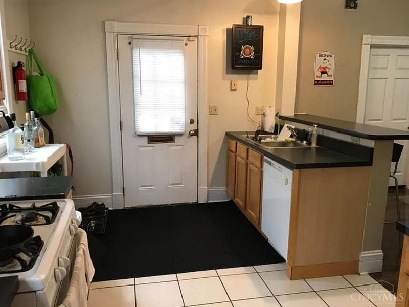 225 E University Avenue, Cincinnati, OH 45219 Photo 6