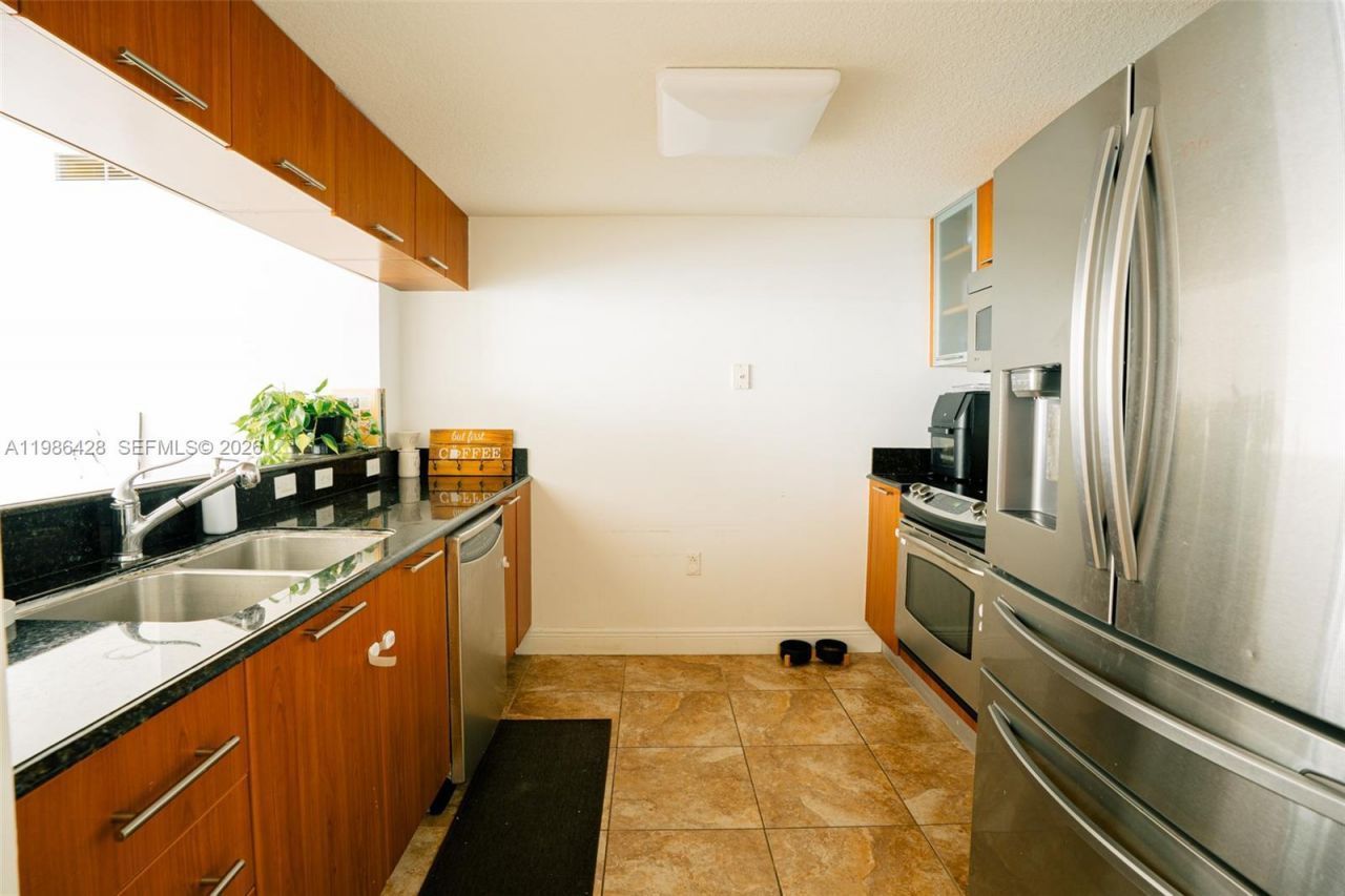 1800 N Bayshore Dr, Unit 1412, Miami, FL 33132 Photo