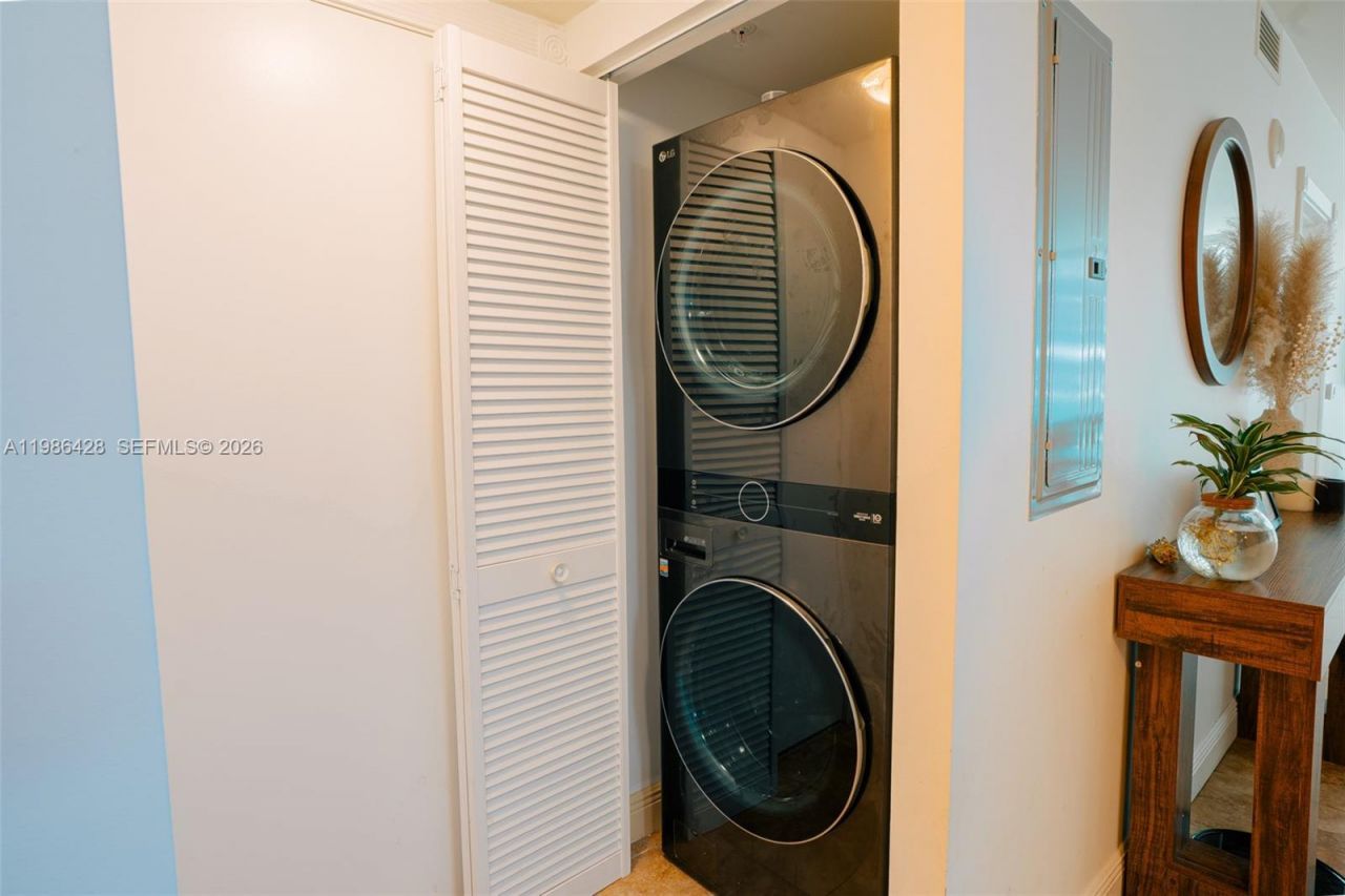 1800 N Bayshore Dr, Unit 1412, Miami, FL 33132 Photo