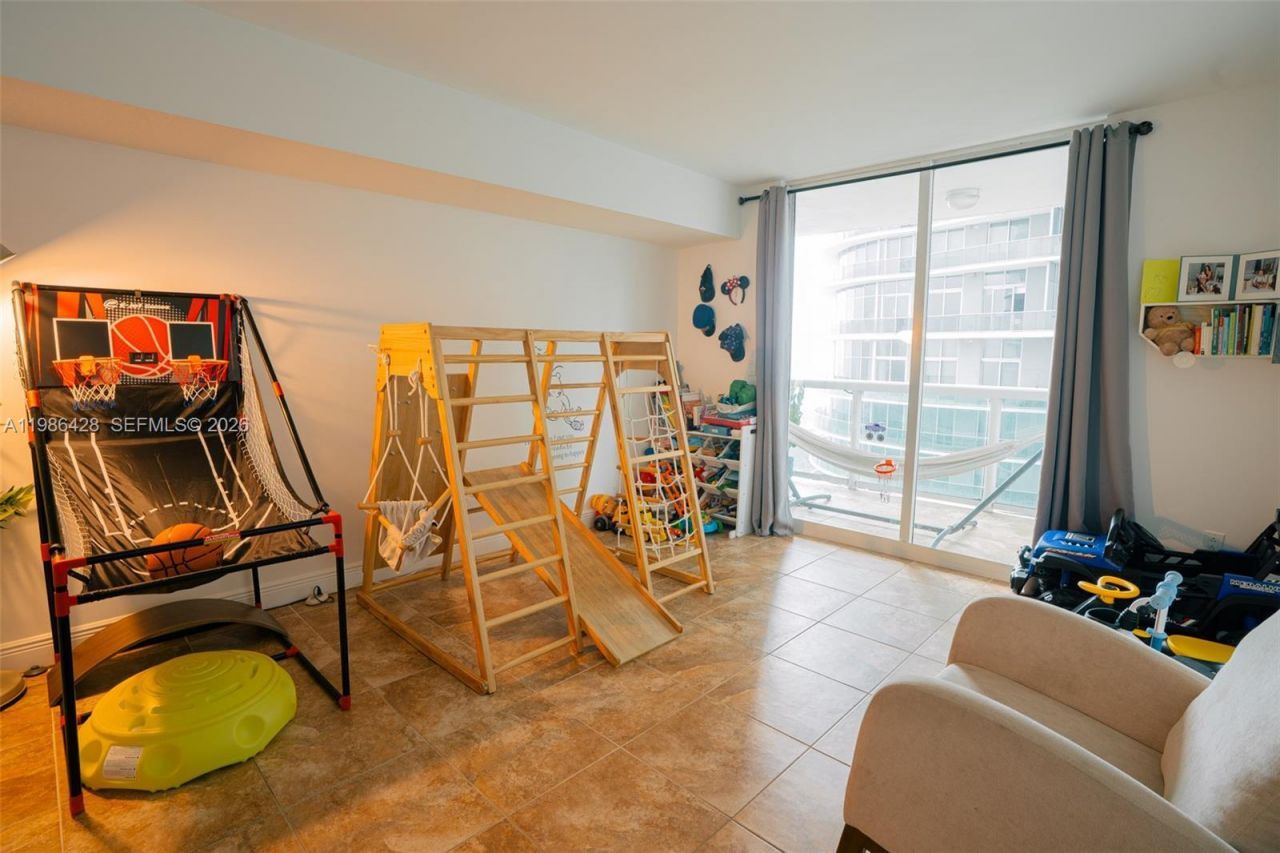 1800 N Bayshore Dr, Unit 1412, Miami, FL 33132 Photo