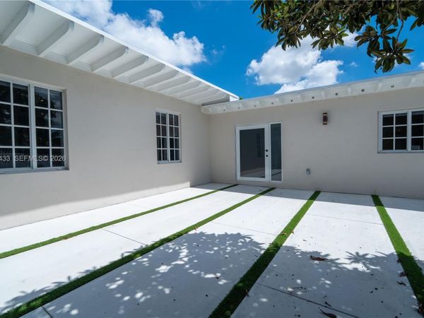 323 NW 104th Ter , Miami, FL 33150