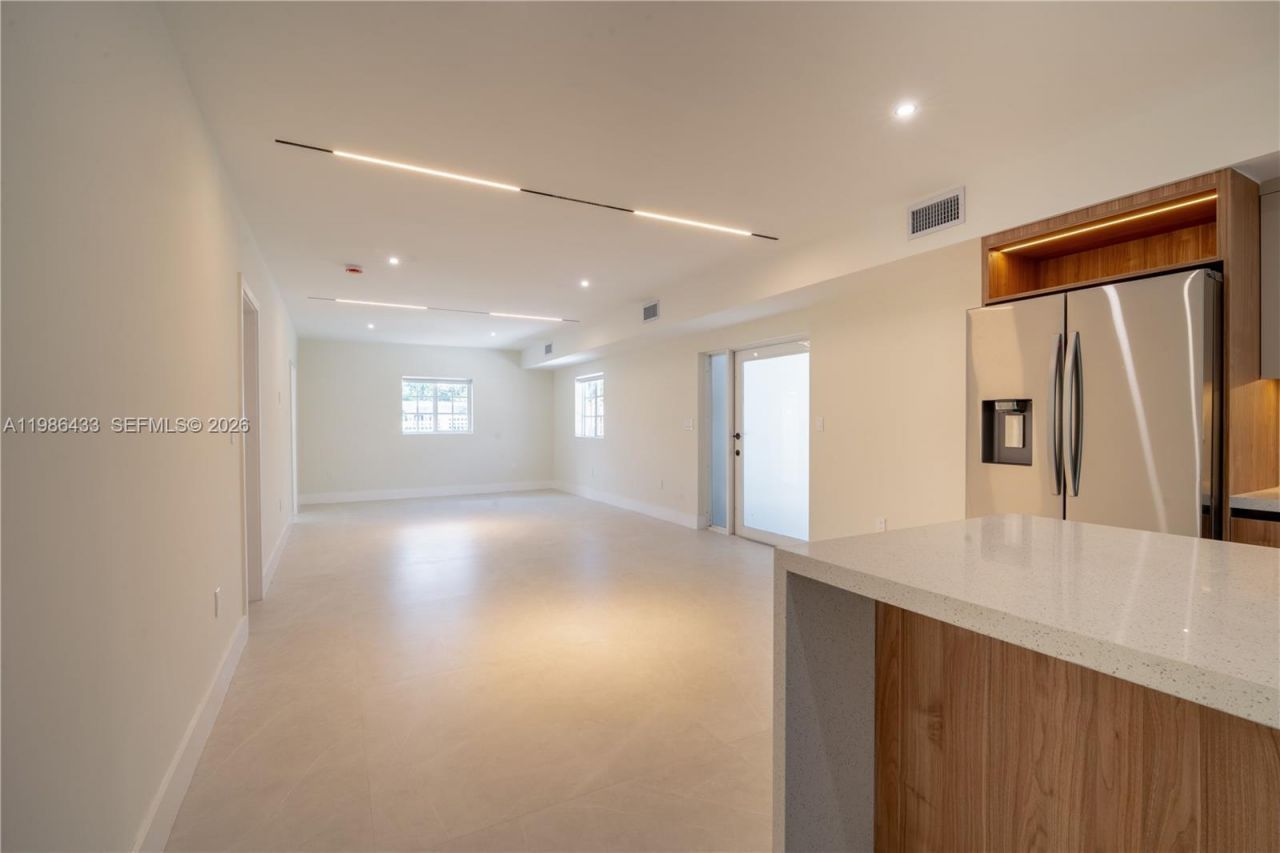 323 NW 104th Ter , Miami, FL 33150 Photo