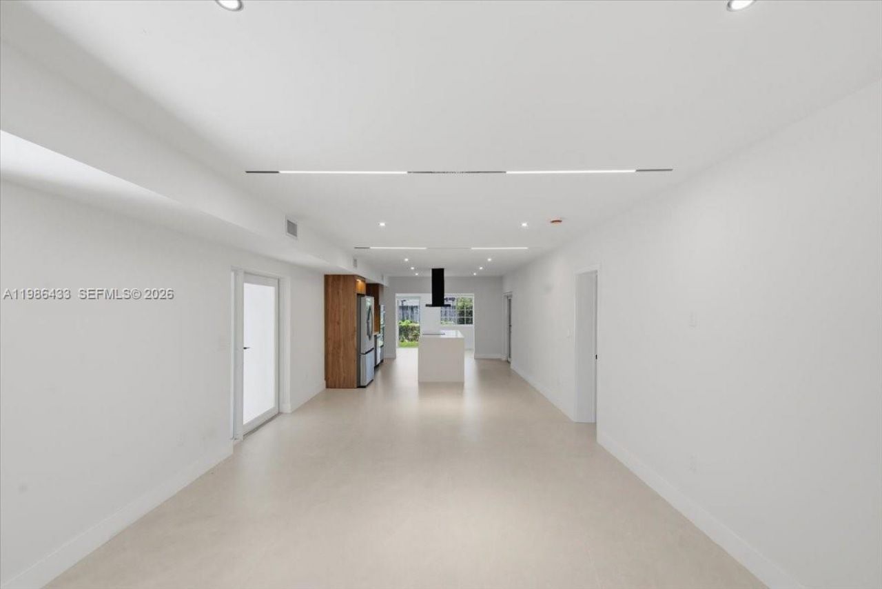 323 NW 104th Ter, Miami, FL 33150 Photo
