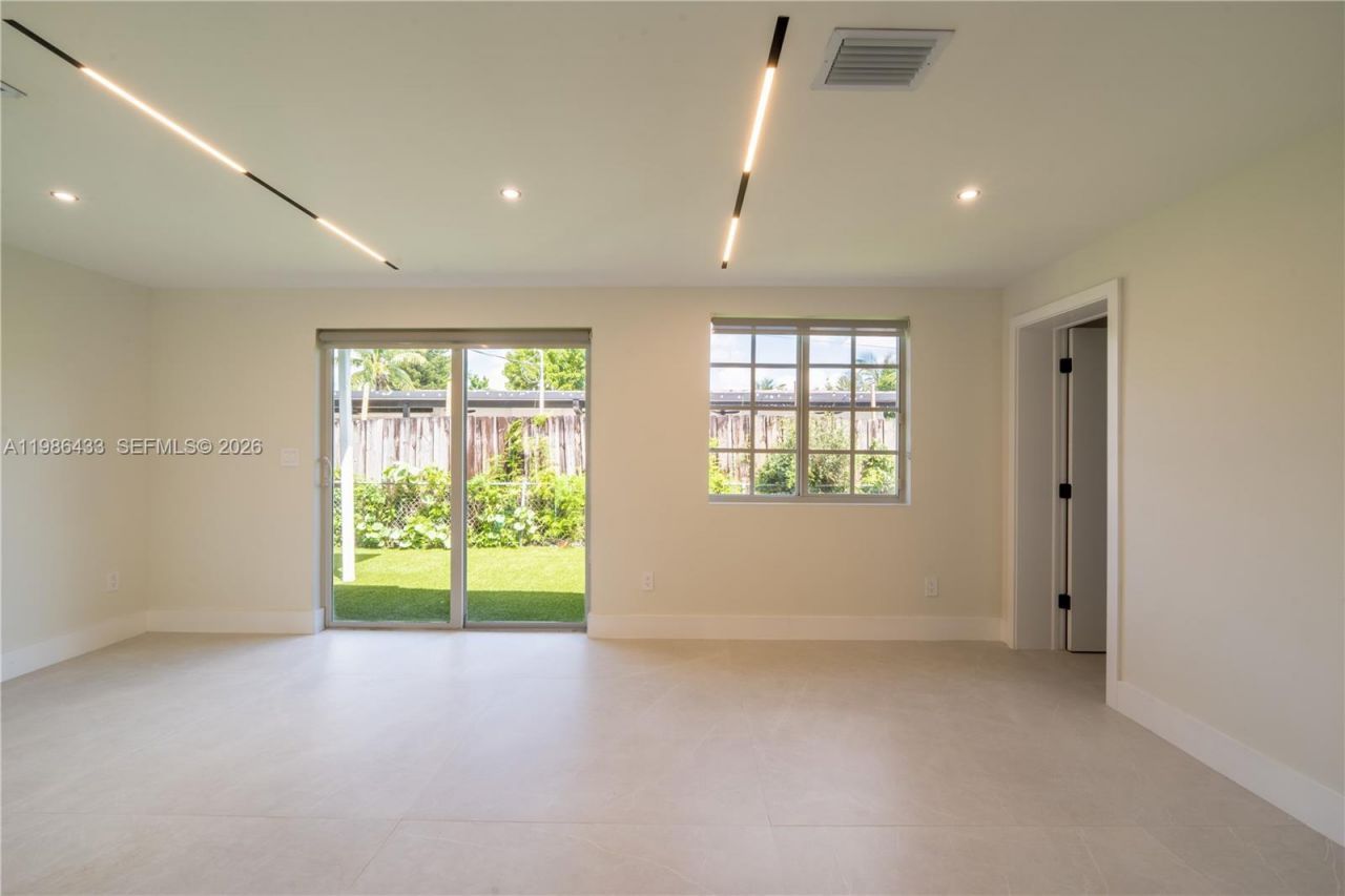 323 NW 104th Ter, Miami, FL 33150 Photo