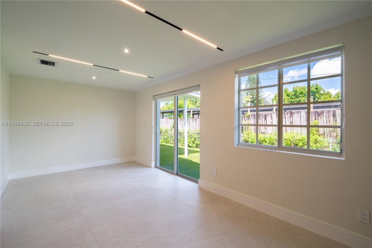 323 NW 104th Ter, Miami, FL 33150 Photo