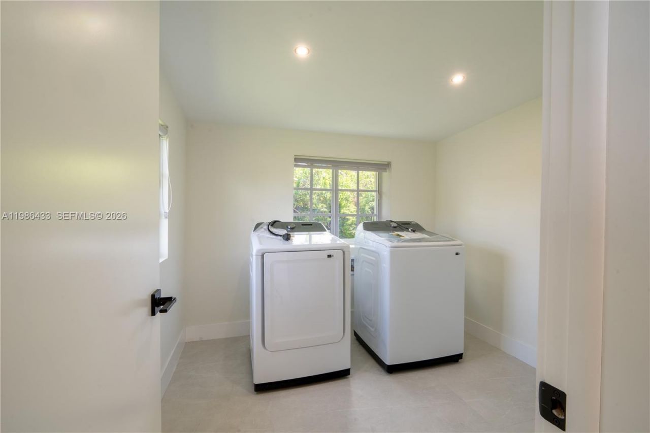 323 NW 104th Ter, Miami, FL 33150 Photo