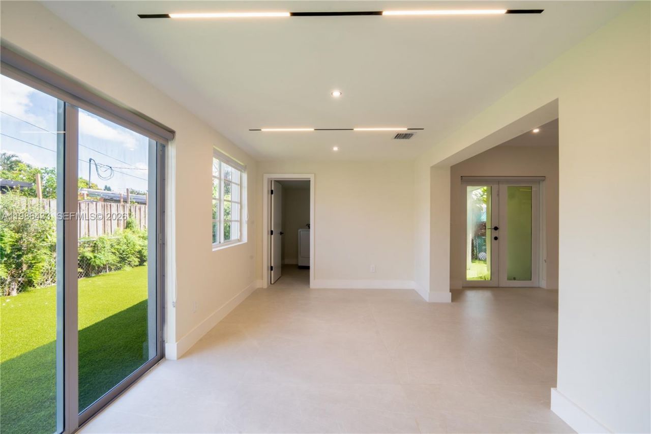 323 NW 104th Ter , Miami, FL 33150 Photo