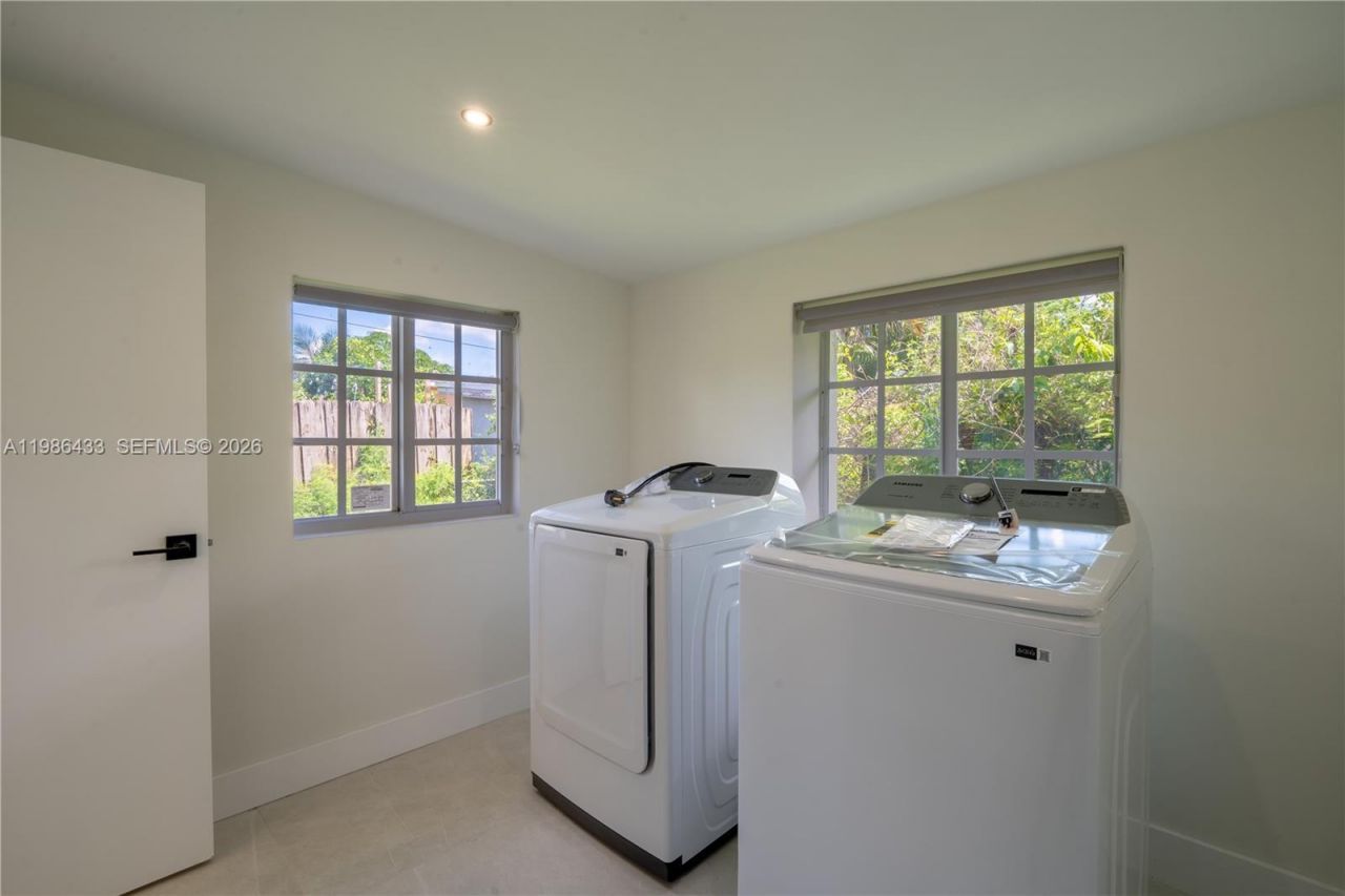 323 NW 104th Ter, Miami, FL 33150 Photo