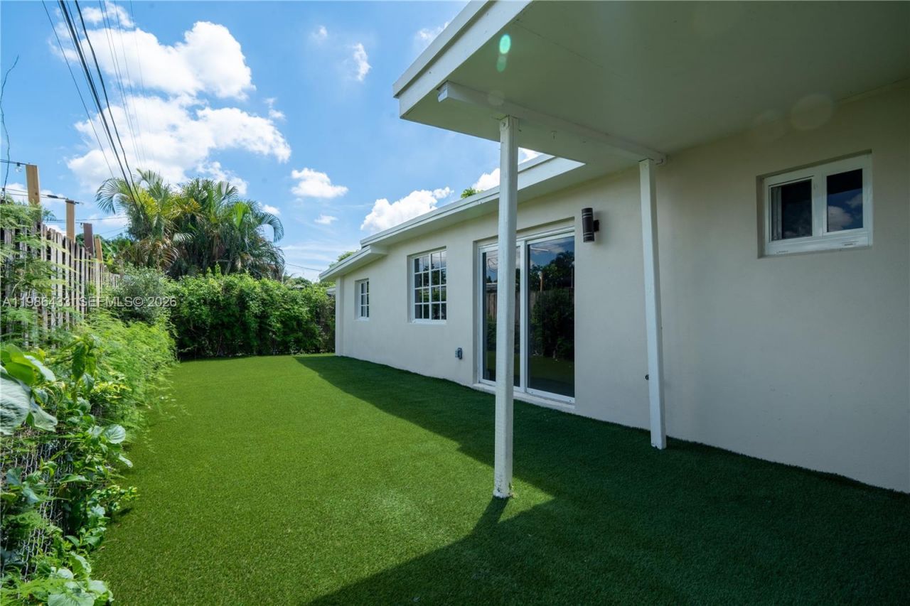 323 NW 104th Ter, Miami, FL 33150 Photo