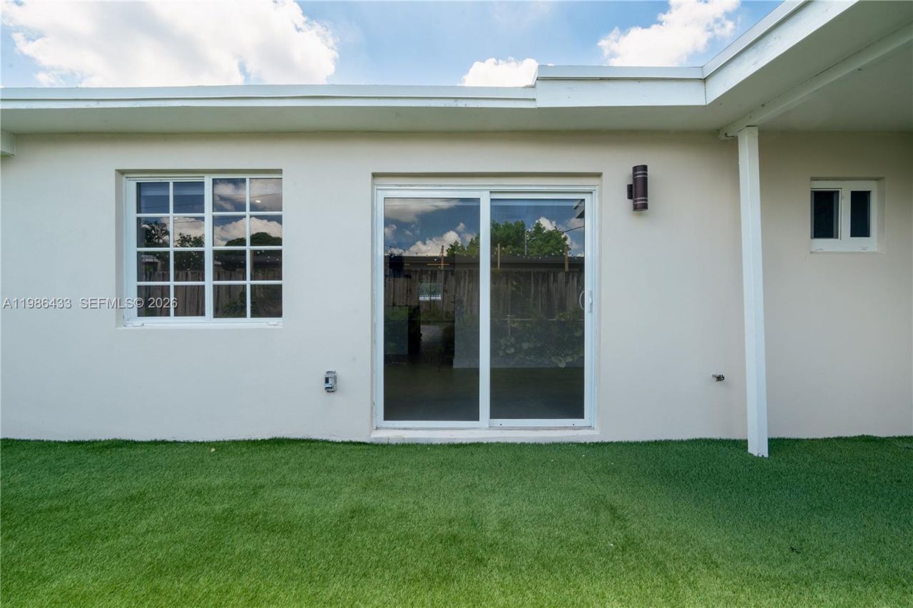 323 NW 104th Ter, Miami, FL 33150 Photo