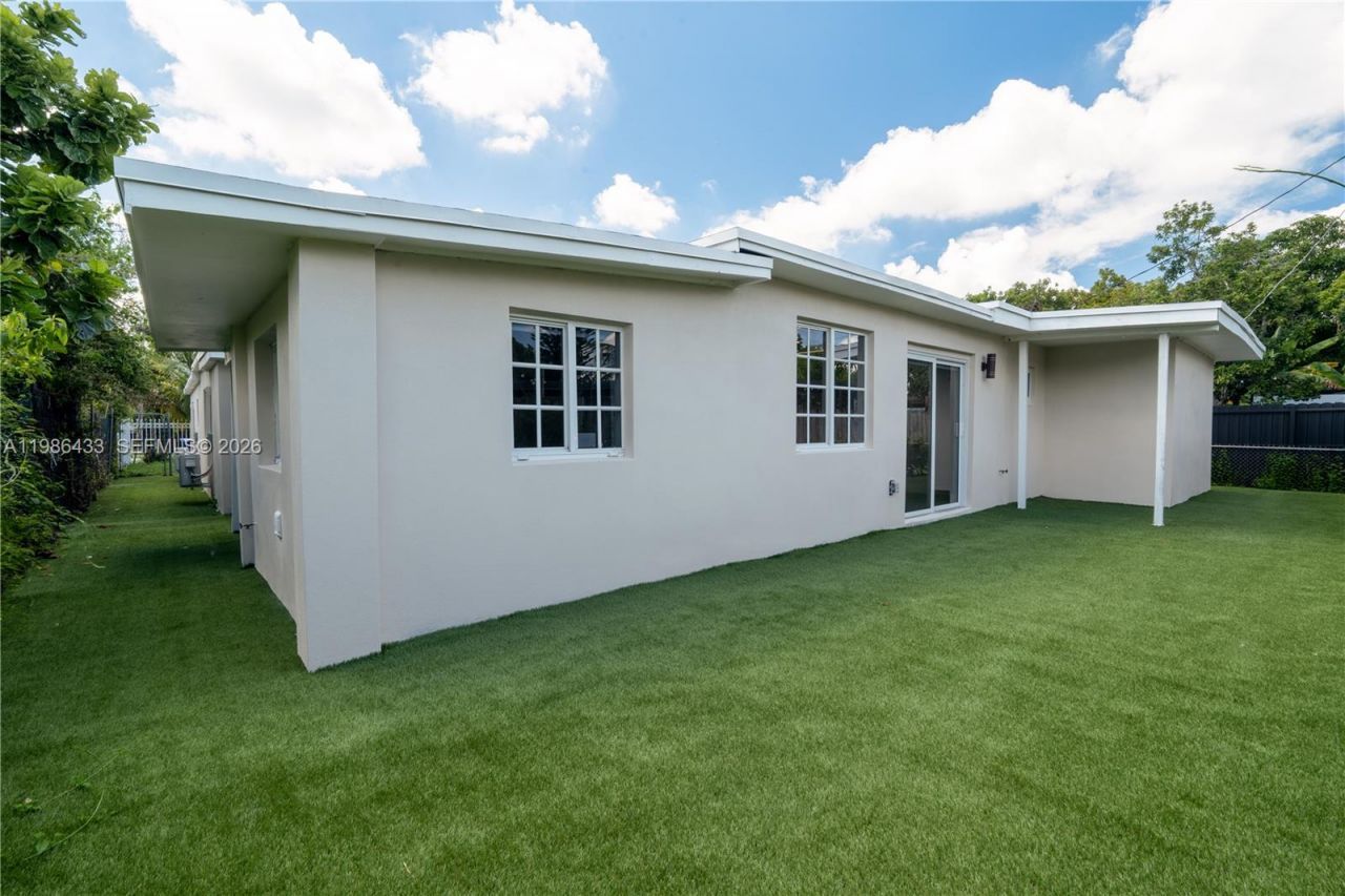 323 NW 104th Ter , Miami, FL 33150 Photo