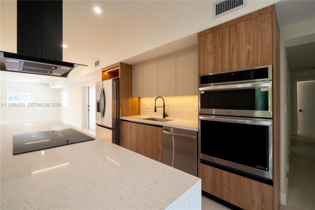 323 NW 104th Ter, Miami, FL 33150 Photo