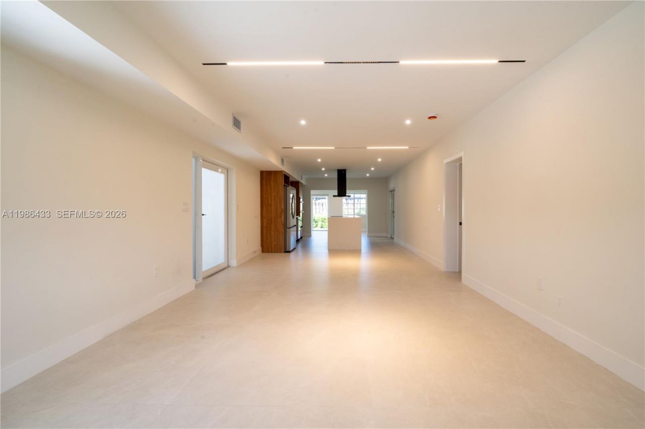 323 NW 104th Ter , Miami, FL 33150 Photo