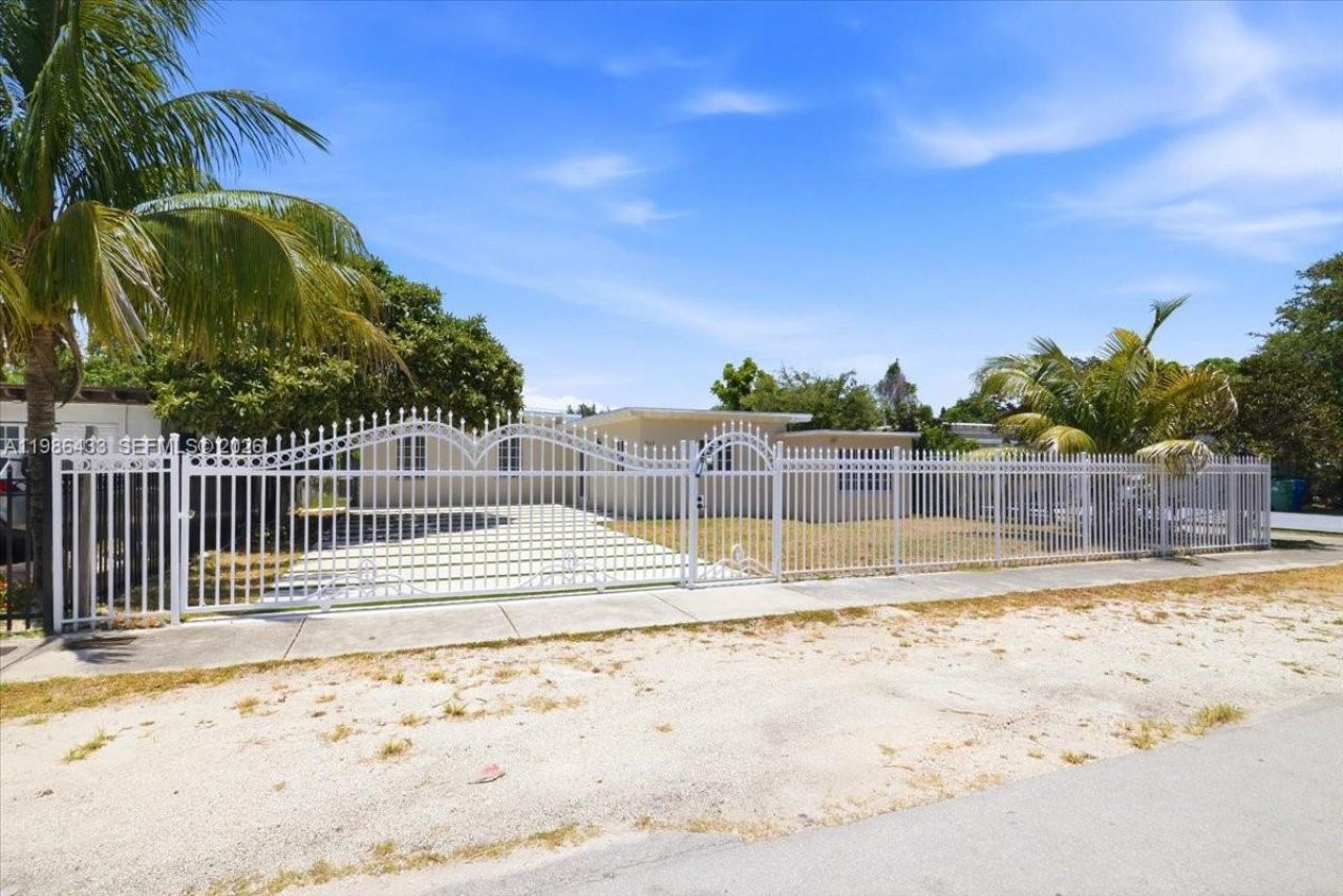 323 NW 104th Ter, Miami, FL 33150 Photo