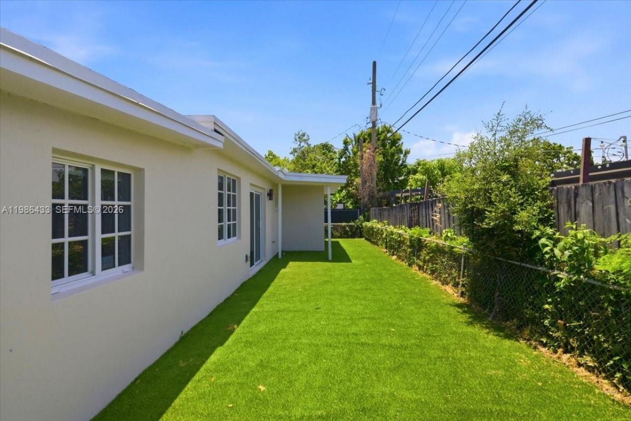 323 NW 104th Ter, Miami, FL 33150 Photo