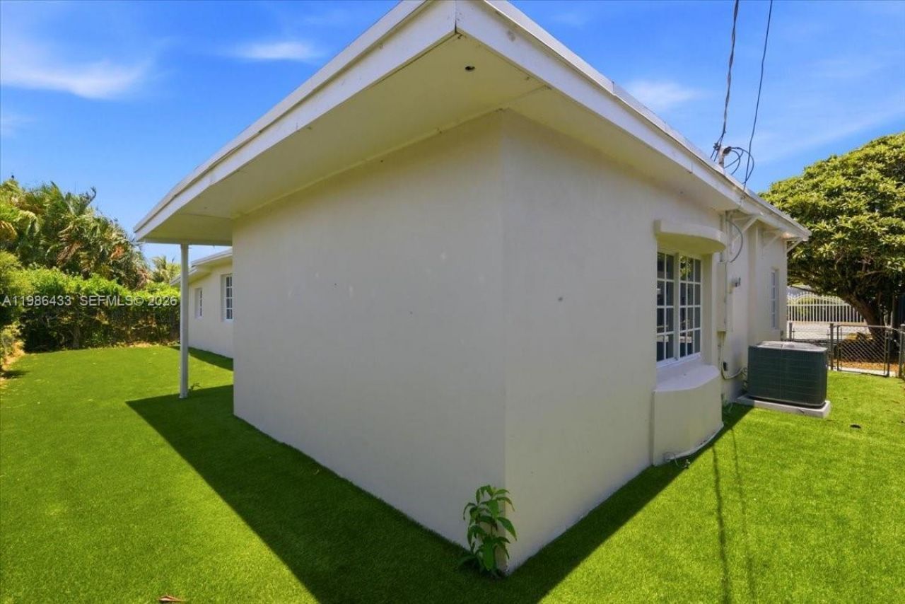 323 NW 104th Ter, Miami, FL 33150 Photo