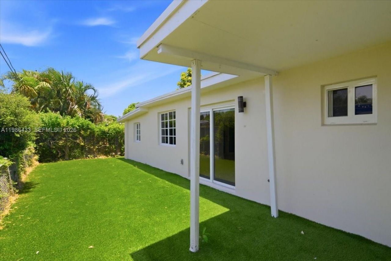 323 NW 104th Ter, Miami, FL 33150 Photo