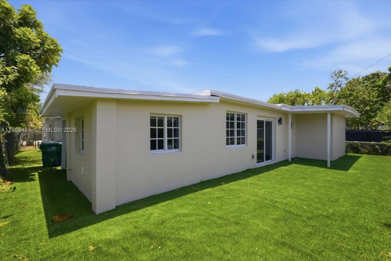 323 NW 104th Ter, Miami, FL 33150 Photo