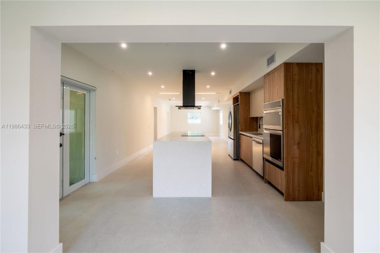 323 NW 104th Ter , Miami, FL 33150 Photo