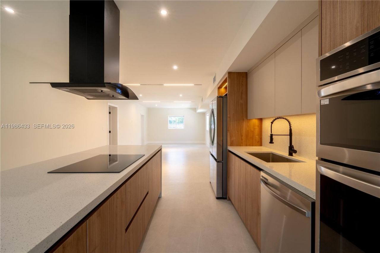 323 NW 104th Ter, Miami, FL 33150 Photo