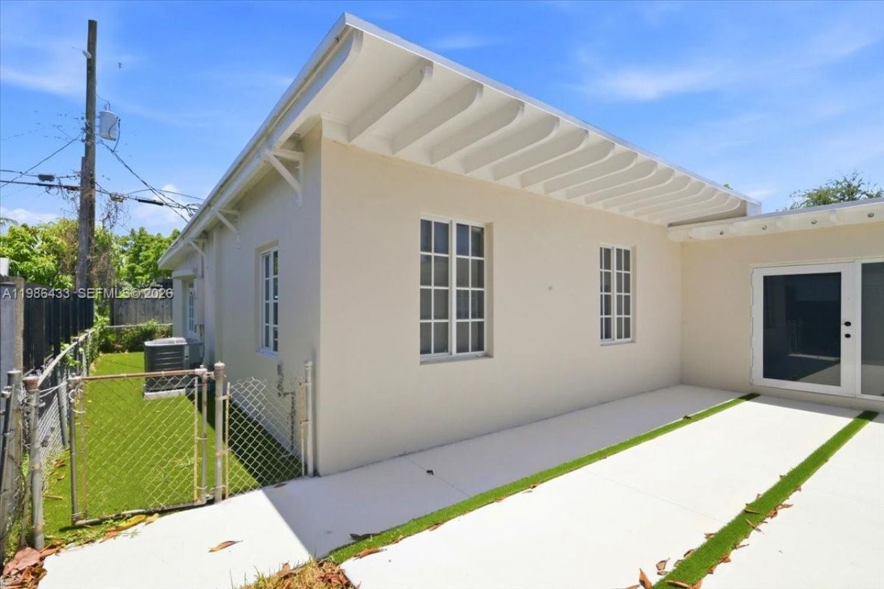 323 NW 104th Ter, Miami, FL 33150 Photo