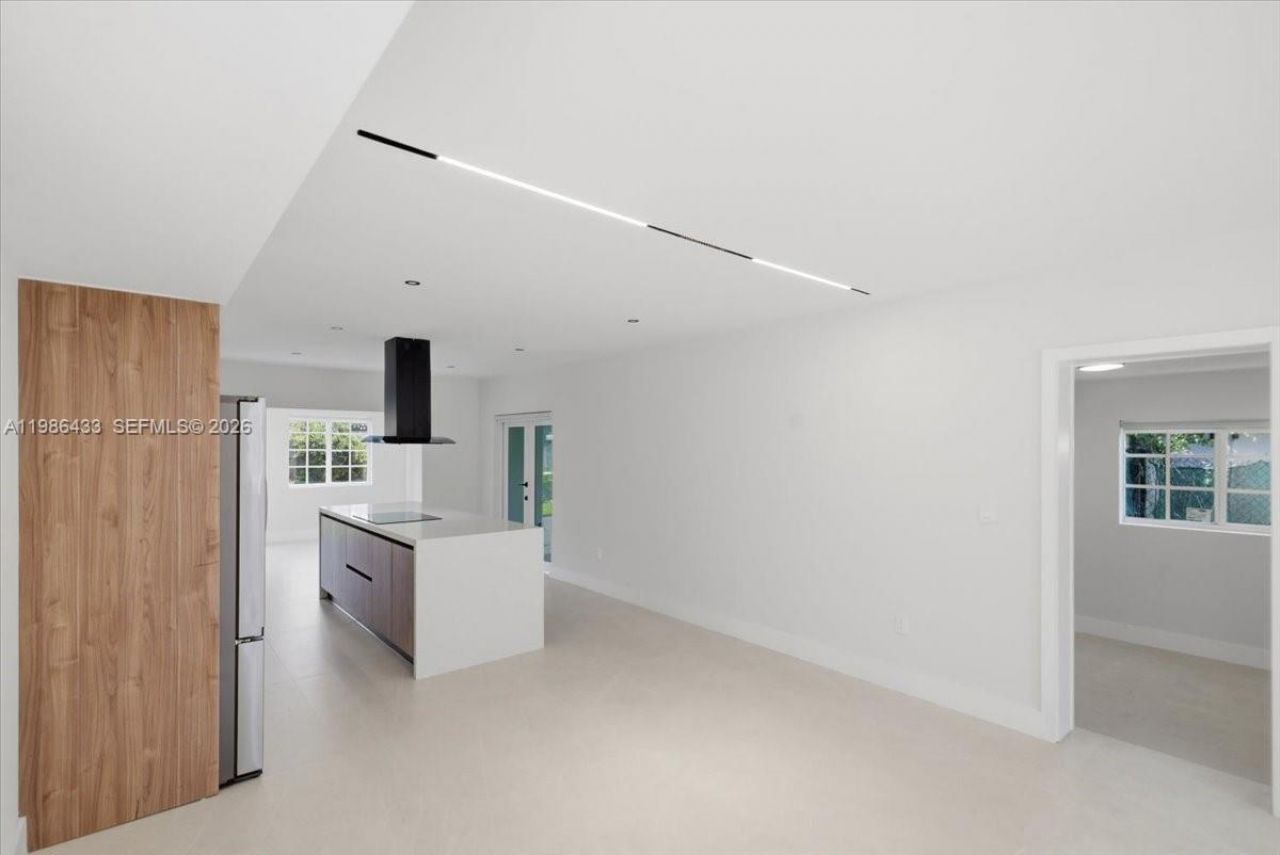 323 NW 104th Ter, Miami, FL 33150 Photo