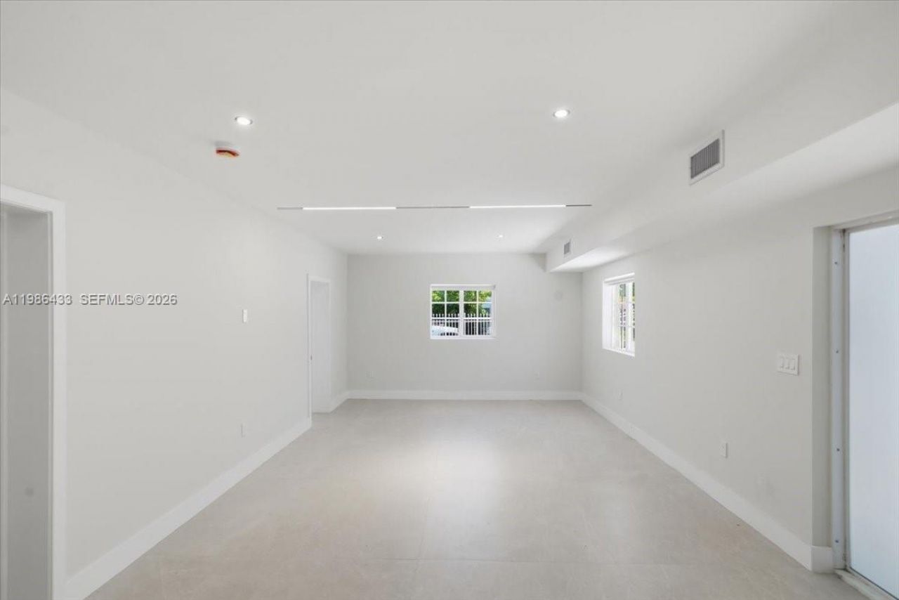 323 NW 104th Ter, Miami, FL 33150 Photo