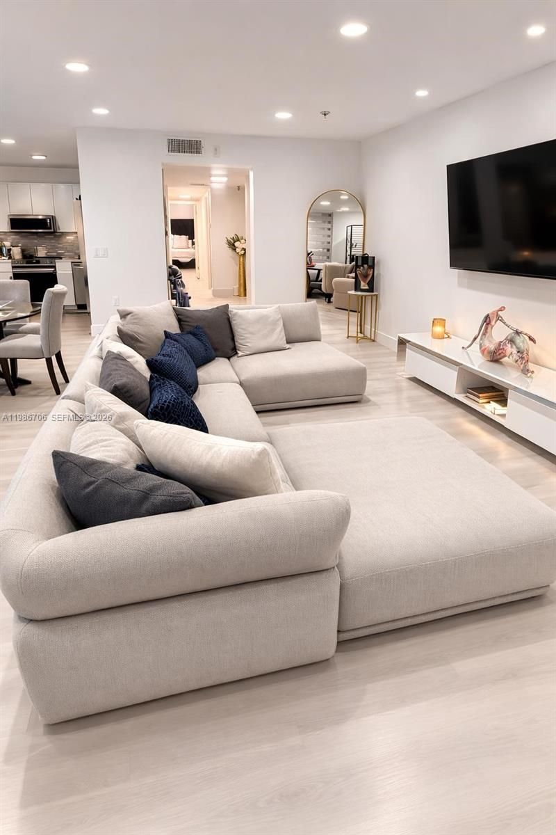 671 NE 195th St, Unit 219-E, Miami, FL 33179 Photo