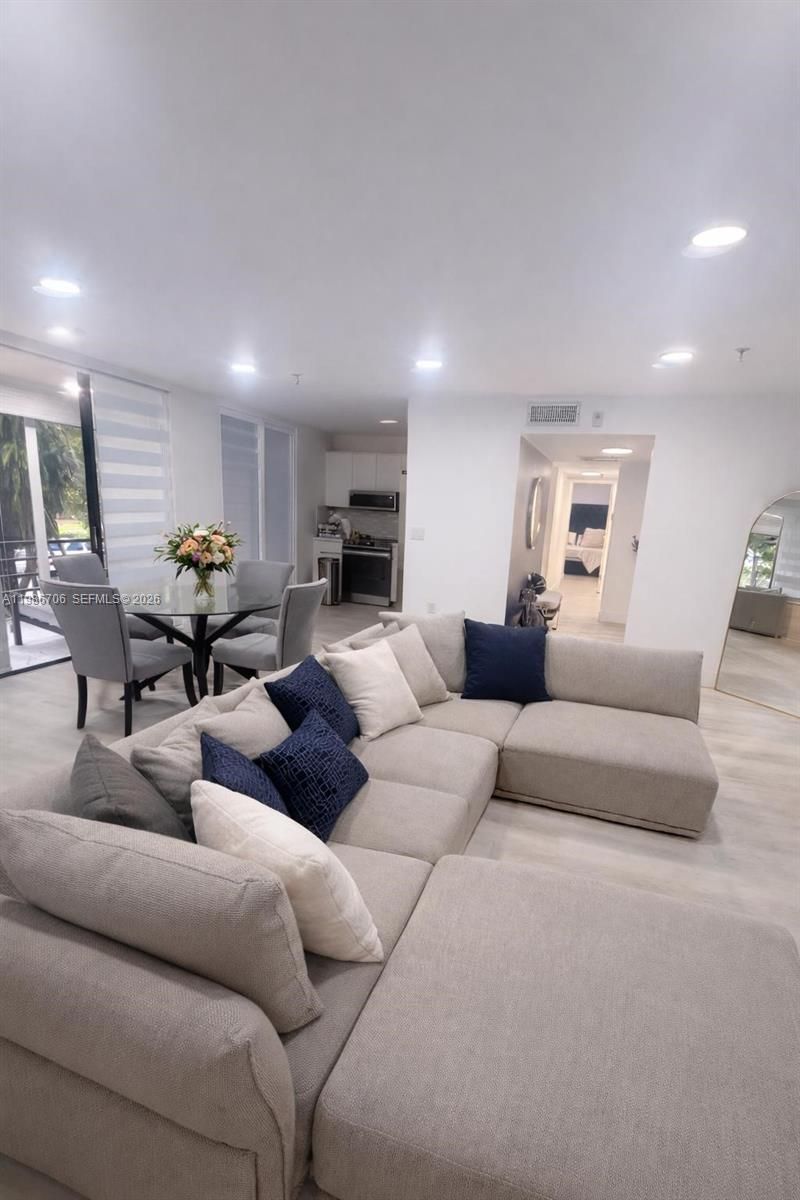 671 NE 195th St, Unit 219-E, Miami, FL 33179 Photo