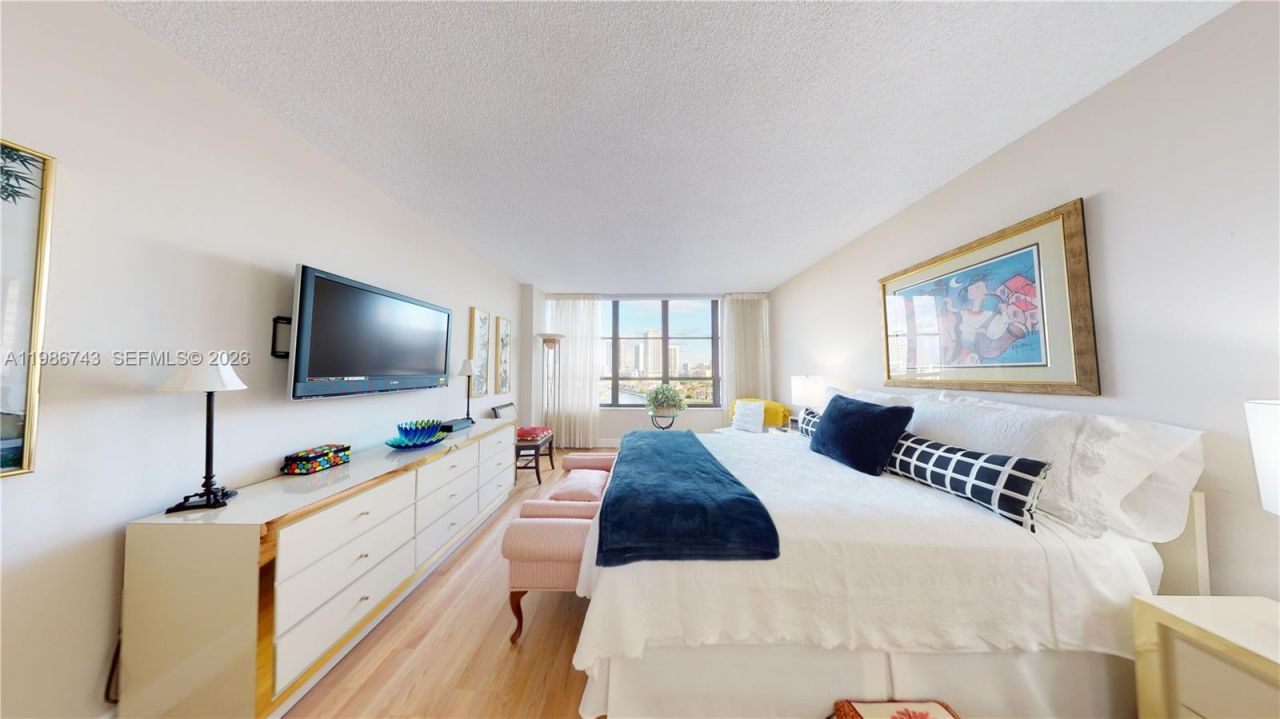 500 Three Islands Blvd, Unit 902, Hallandale Beach, FL 33009 Photo