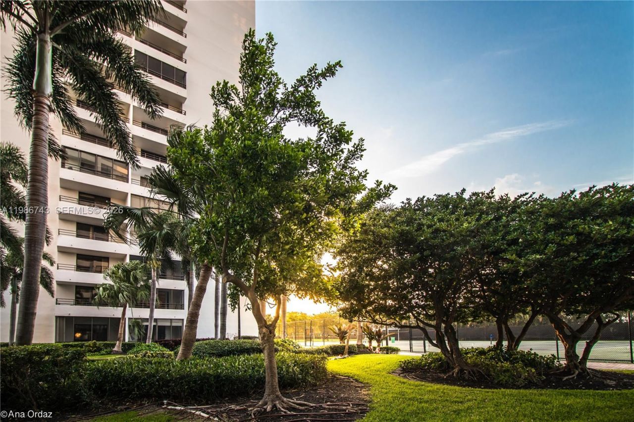 500 Three Islands Blvd, Unit 902, Hallandale Beach, FL 33009 Photo
