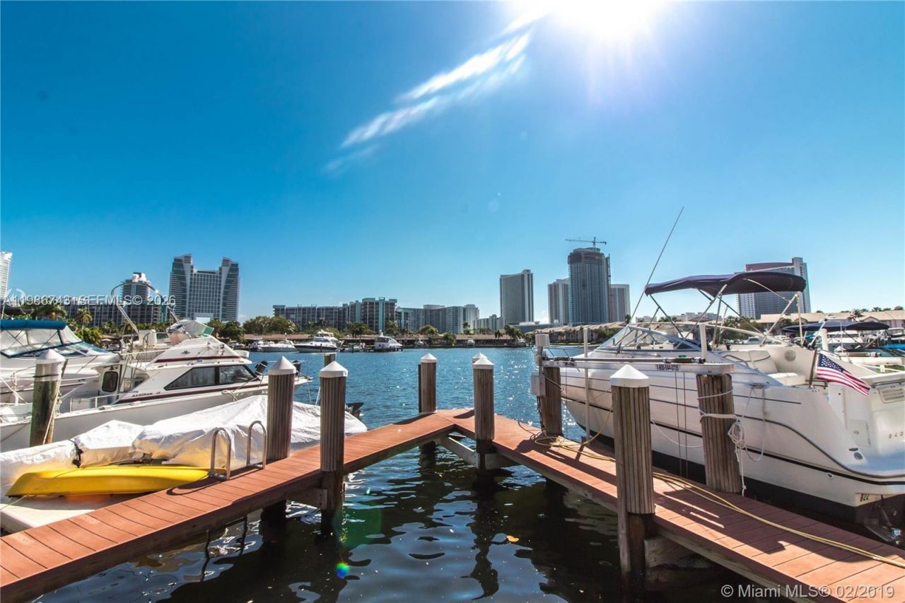 500 Three Islands Blvd, Unit 902, Hallandale Beach, FL 33009 Photo