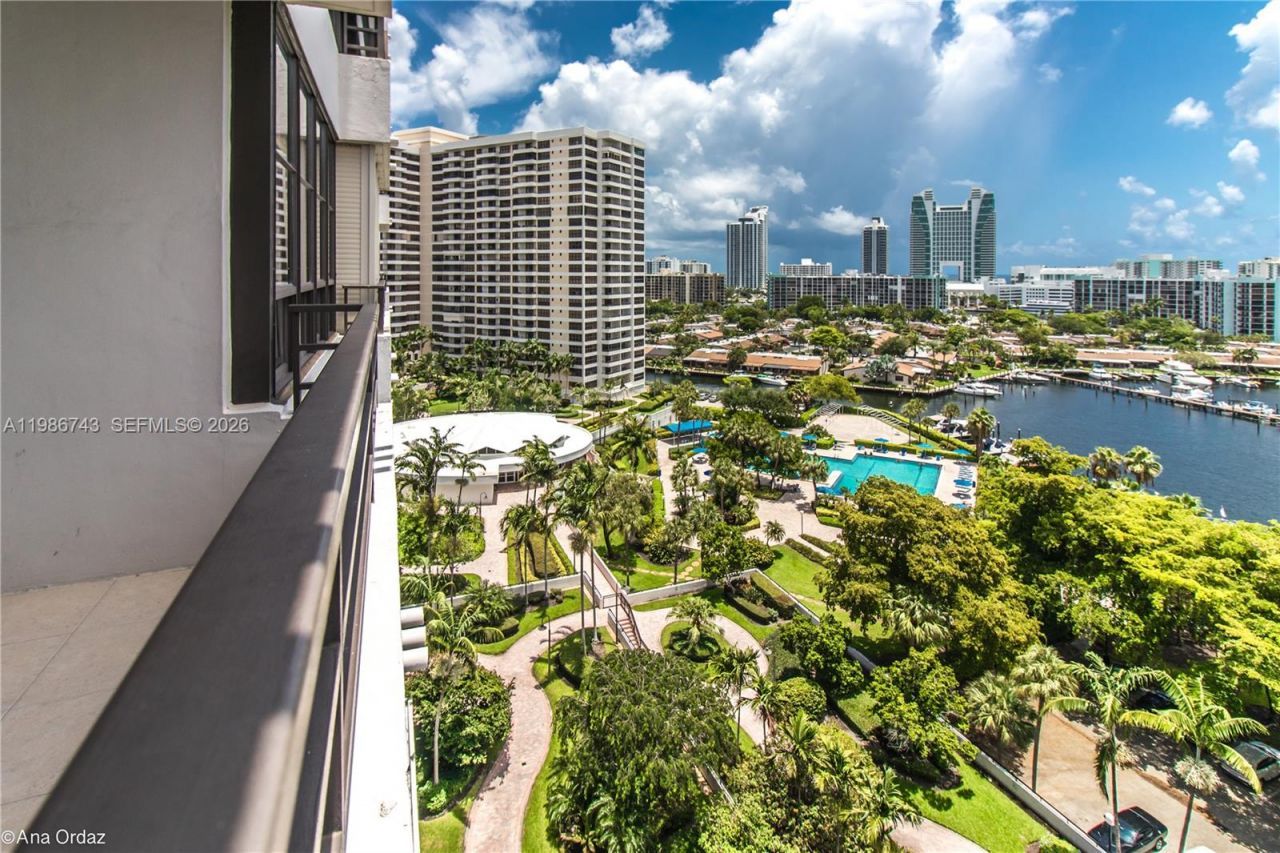 500 Three Islands Blvd, Unit 902, Hallandale Beach, FL 33009 Photo