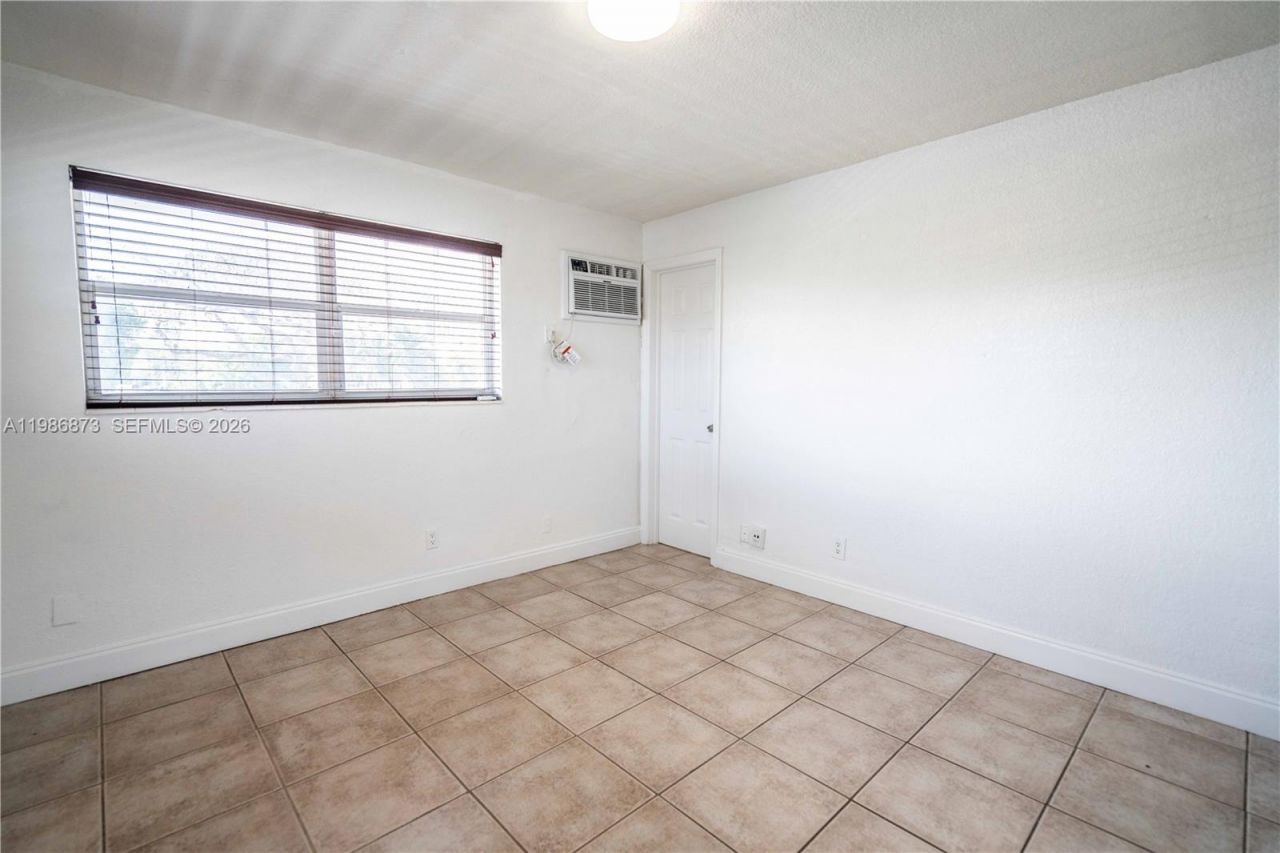 715 NE 6th St, Unit 12, Fort Lauderdale, FL 33304 Photo