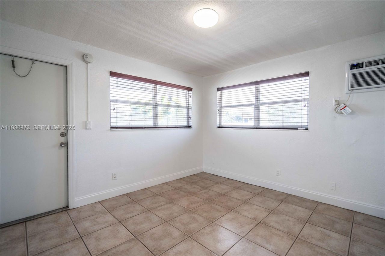 715 NE 6th St, Unit 12, Fort Lauderdale, FL 33304 Photo