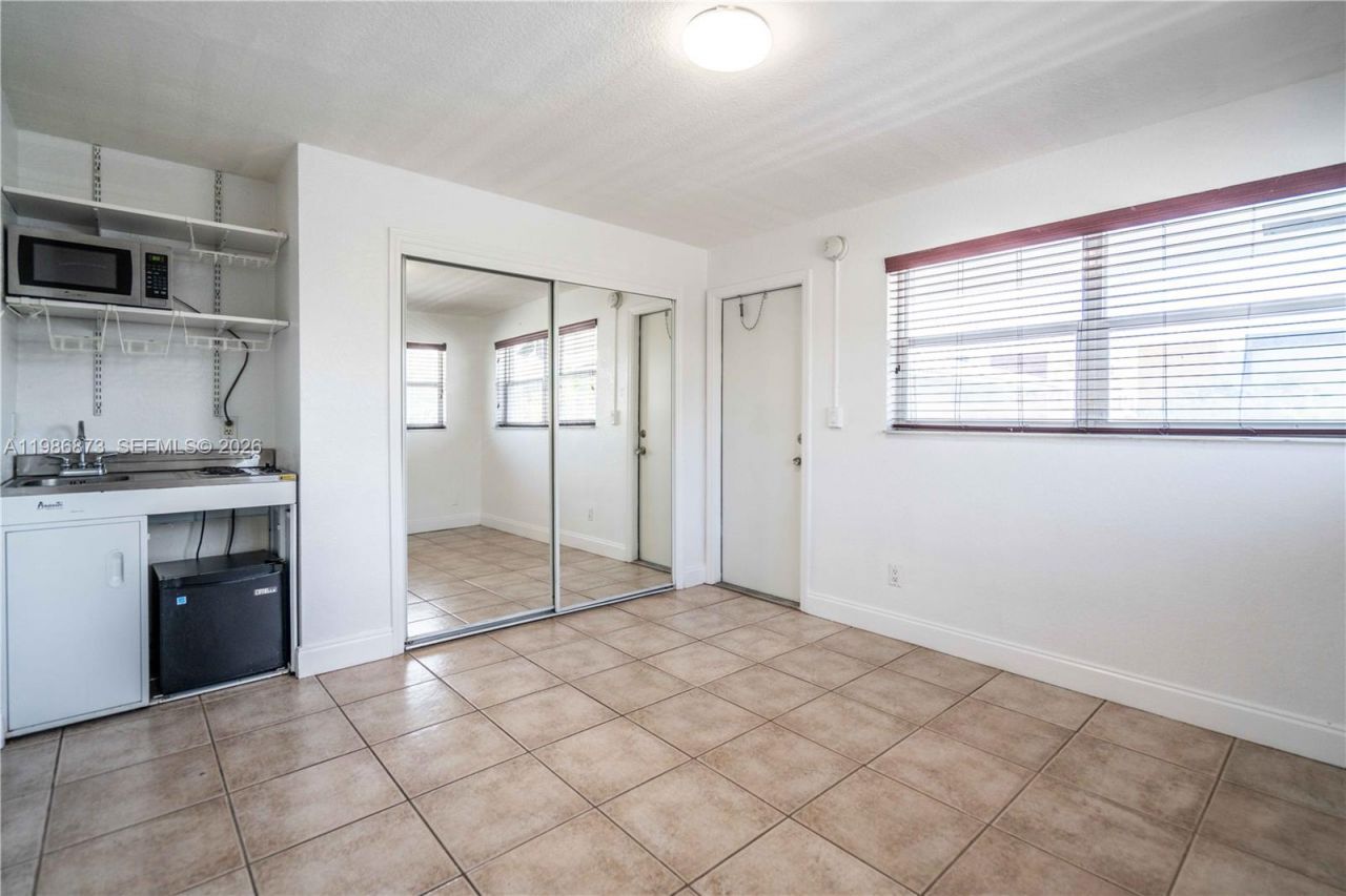 715 NE 6th St, Unit 12, Fort Lauderdale, FL 33304 Photo