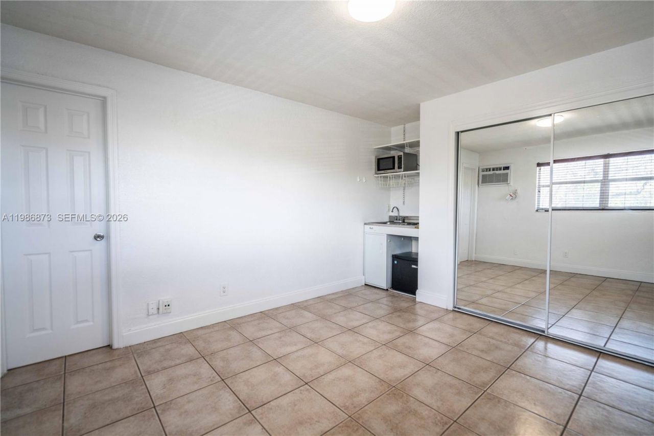 715 NE 6th St, Unit 12, Fort Lauderdale, FL 33304 Photo