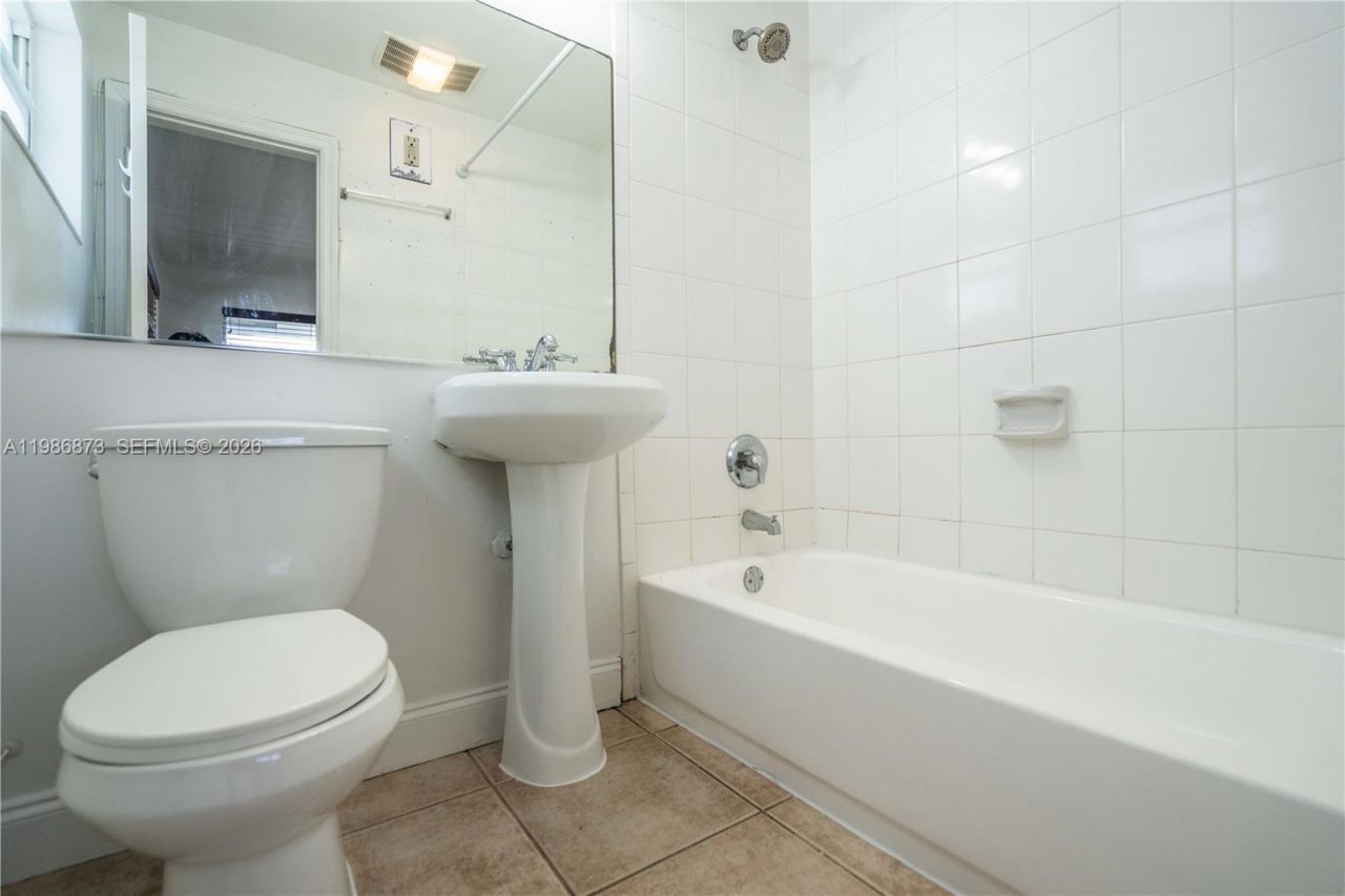 715 NE 6th St, Unit 12, Fort Lauderdale, FL 33304 Photo