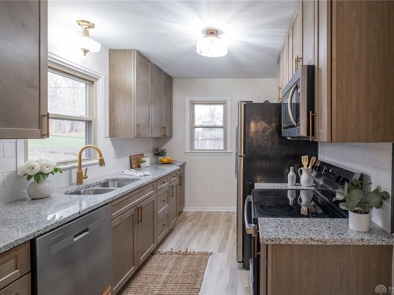 1073 Forest Drive, Beavercreek, OH 45434 Photo 7