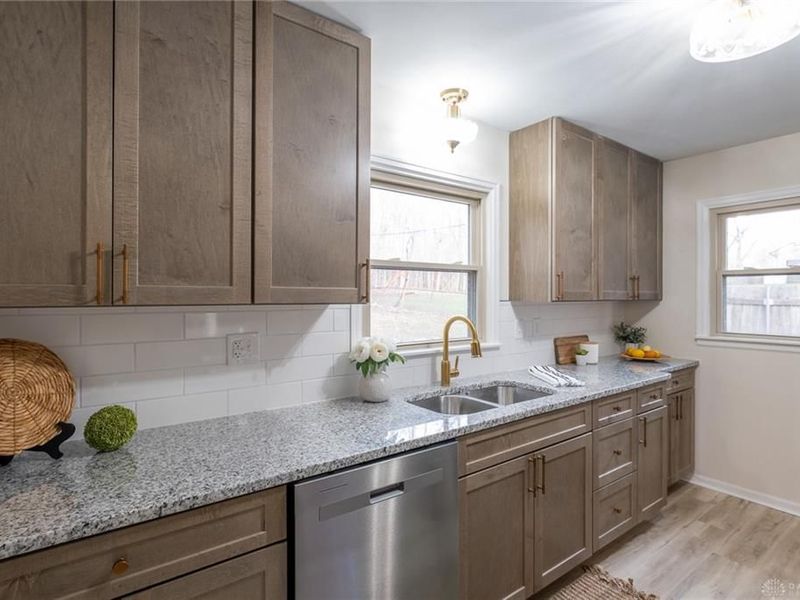 1073 Forest Drive, Beavercreek, OH 45434 Photo 8