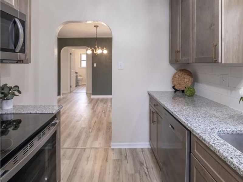 1073 Forest Drive, Beavercreek, OH 45434 Photo 9